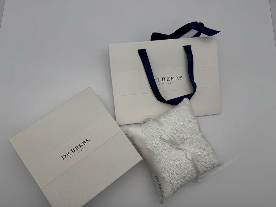 Весільна коробок ,подушечка для обручок парних колечок De Beers,Де бірс..Оригінал.