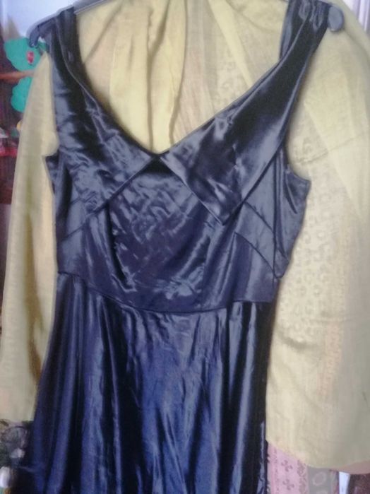 Vestidos de cerimónia e casaco a condizer