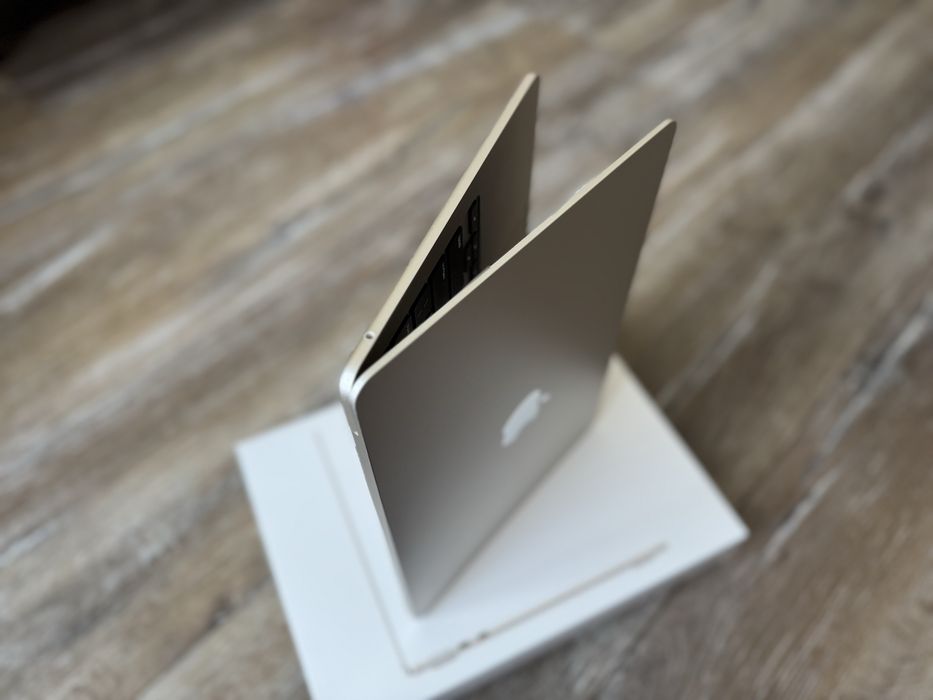 2022 MacBook Air M2 8gb ssd 250gb