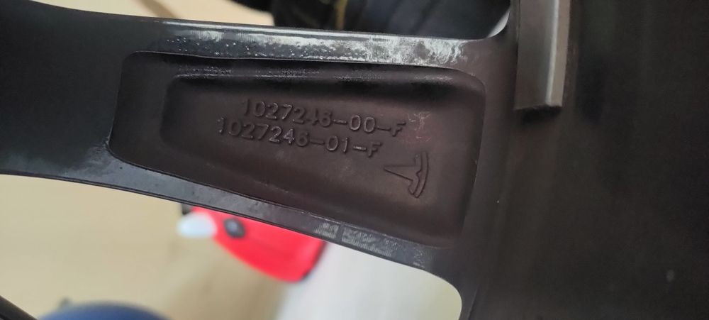 Jantes Tesla originais 22" com pneus