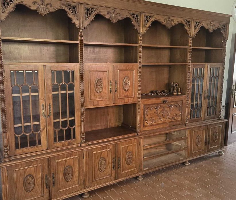 Móvel de Sala em Madeira – Design Elegante (Excelente Estado)