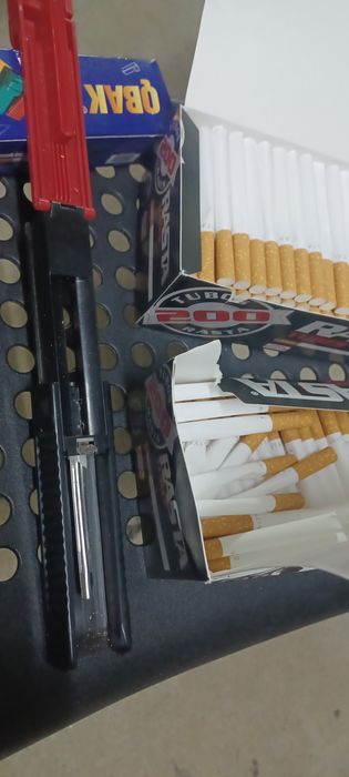 Conjunto para Tabaco. 1 Maquina Qbak e 1 cx e meia de cigarros
