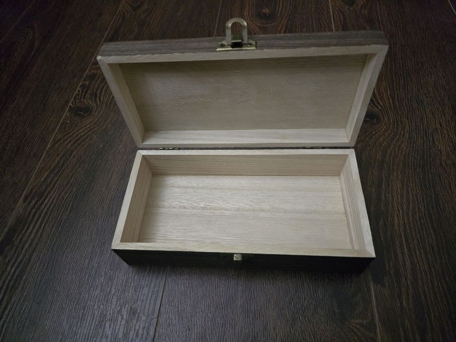 Дерев'яна шкатулка, подарункова