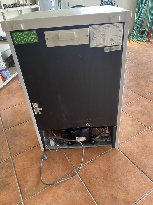 Congelador Vertical Kunft 85L – Bom estado