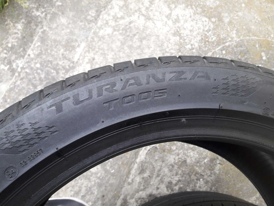 Lato Bridgestone 245/45 R19 5mm