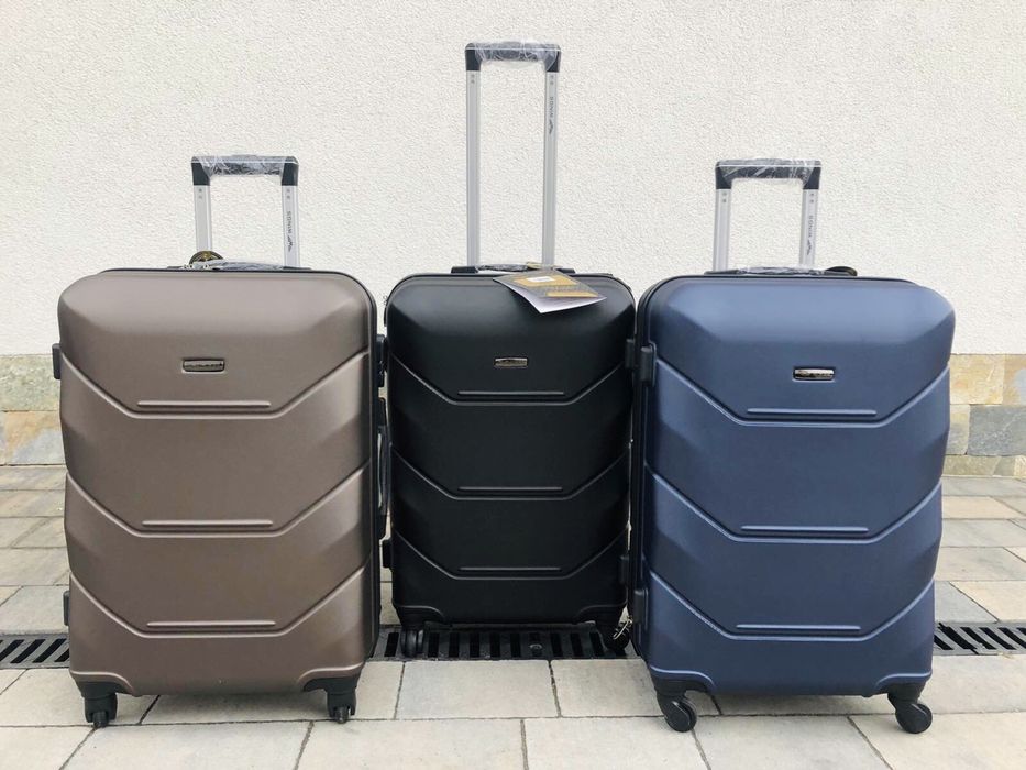 Чемодан дорожный валіза на 4 колес Нова Нові