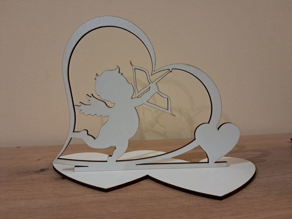 Serce z Amorem na podstawce