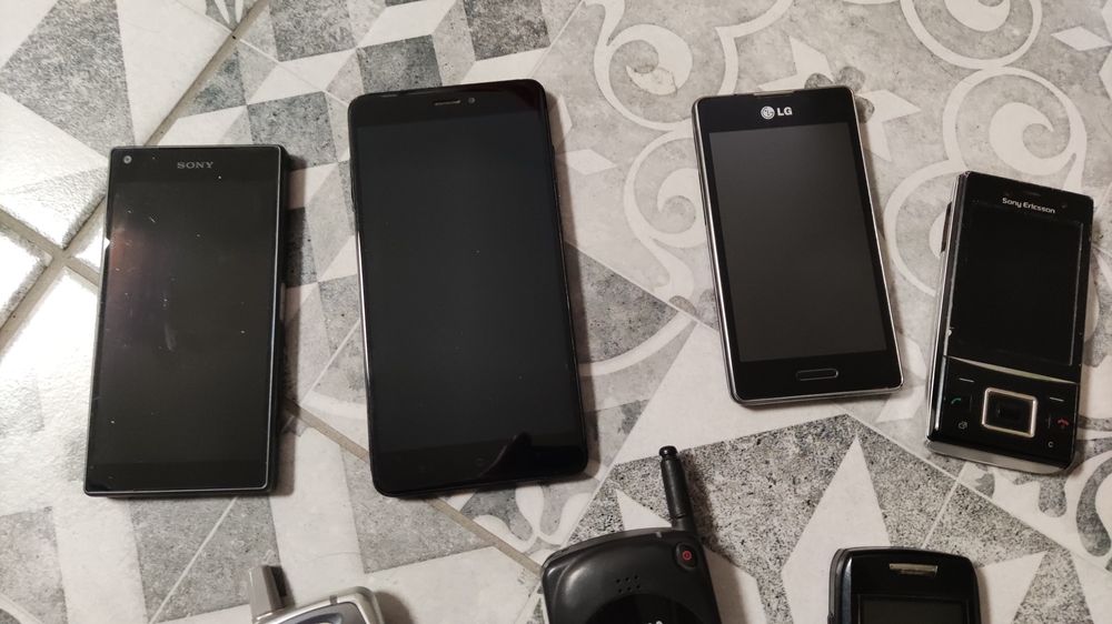 Stare telefony komórkowe