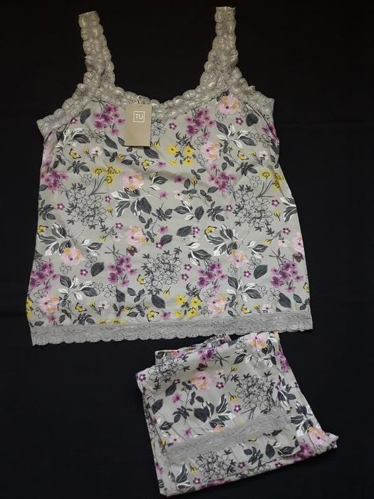 Крутой домашний костюм майка и бриджи в цветочный принт tu