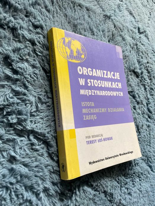 Organizacje w stosunkach międzynarodowych, Łoś-Nowak