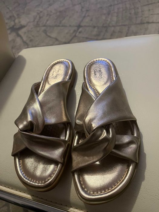 Clarks złote klapki r 37