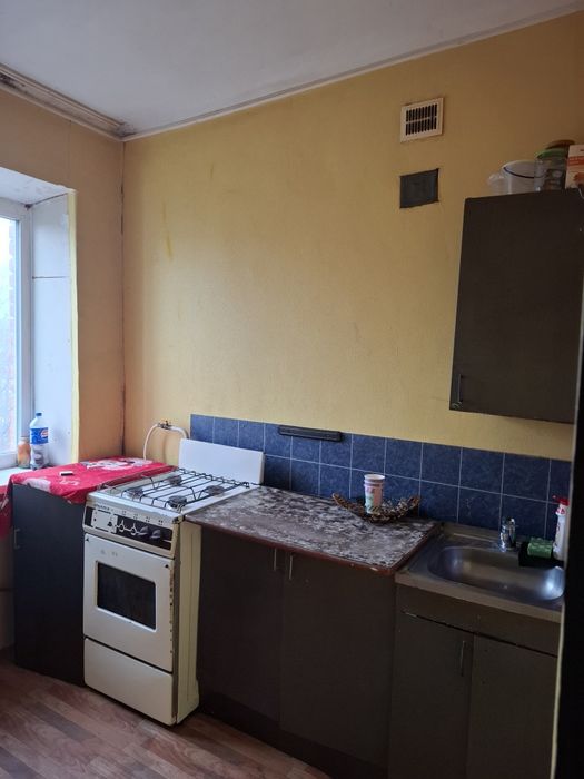 2 кімната  без меблів