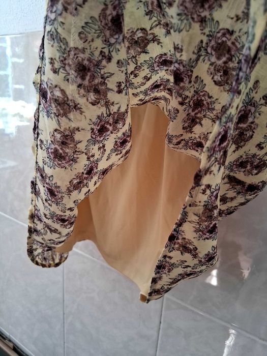 Vestido Lefties e vestido Stradivarius.