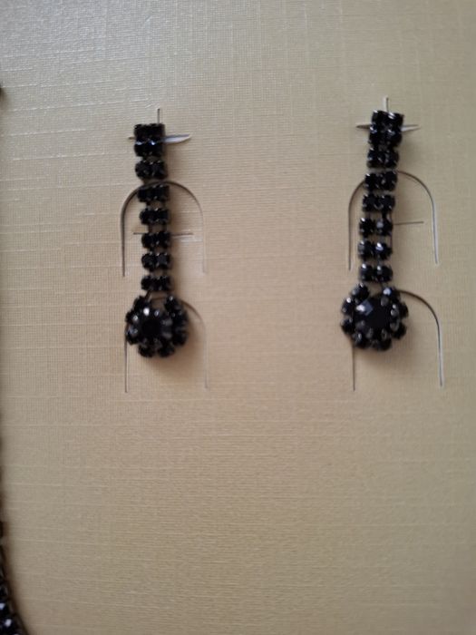 Conjunto colar / fio e brincos preto