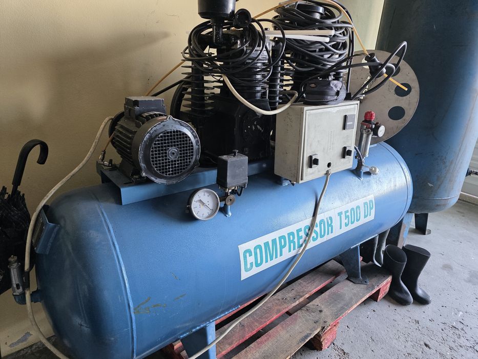 Vende  compressor e depósitos