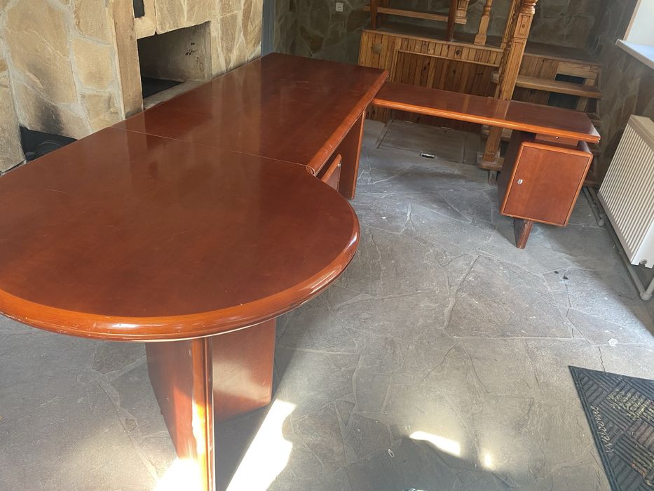 Стіл офісний під червоно дерево