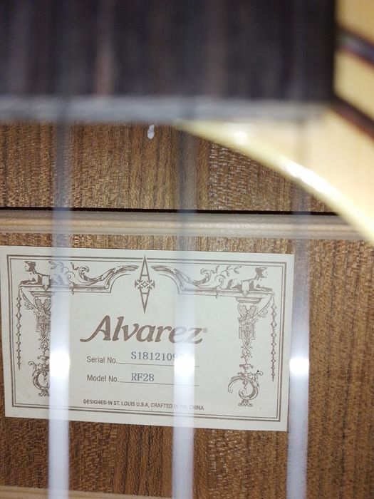 Акустическая гитара Alvarez