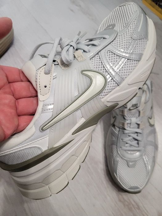 Кроссовки NIKE V2K RUN нові original