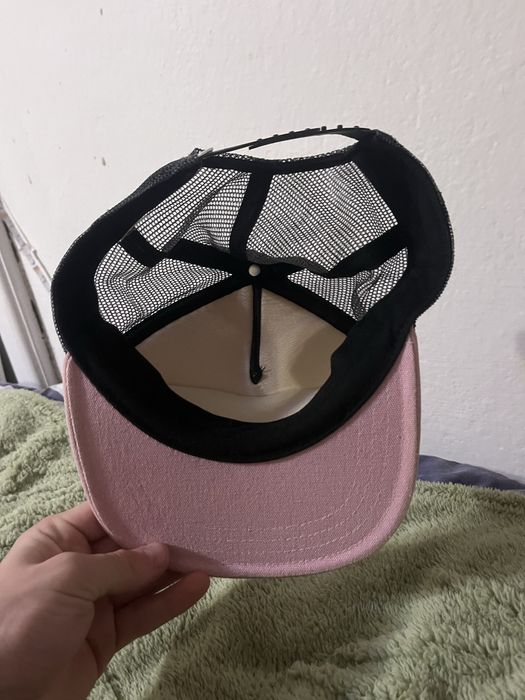 Розовая кепка Vans