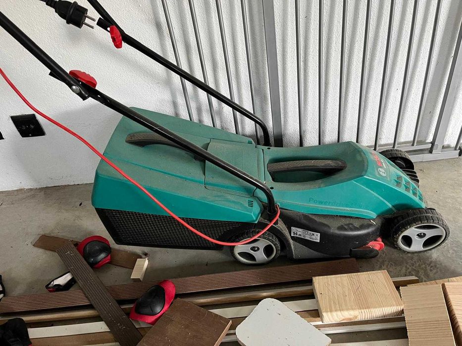 Corta-relvas elétrico 1200 w 32 cm Bosch Arm 32