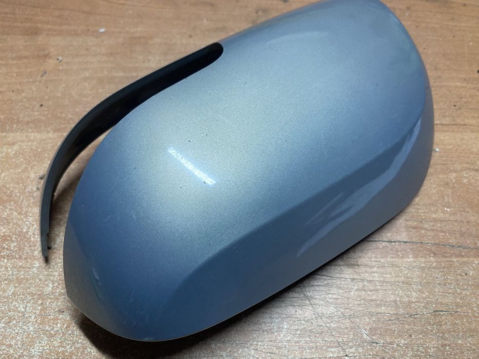 Кришка накладка лівого водійського дзеркала тойота авенсіс т25 рестайл