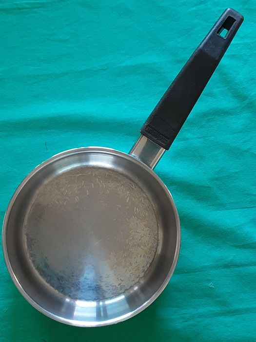 Tacho pequeno com tampa e pega