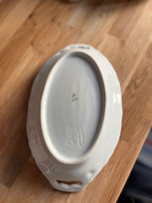 Półmisek biały z reliefem