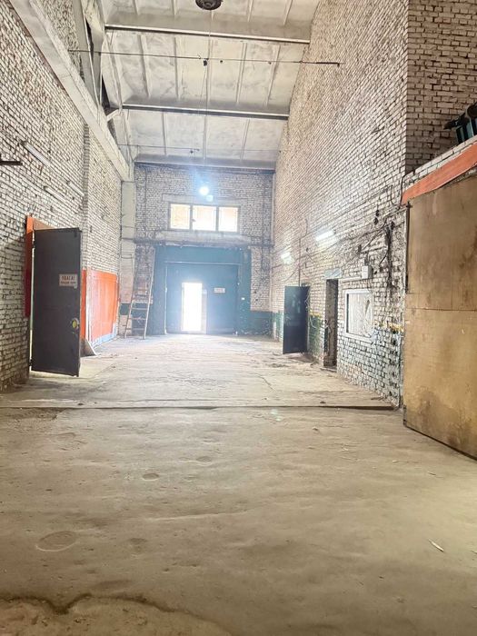 Здається складське приміщення площею 350 кв.м. Вигідна ціна. Рампа