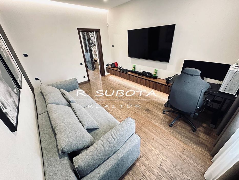 Продается дом в Обуховке 200м2 со своим берегом Кировской