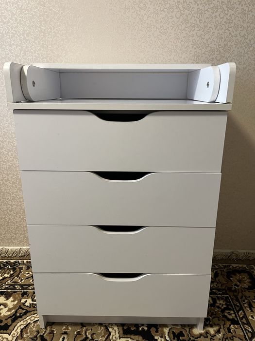 Комод та пеленальний стіл