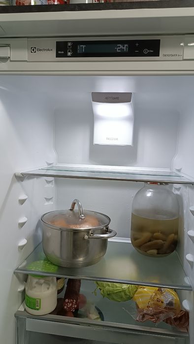 Встроенный холодильник Electrolux No frost