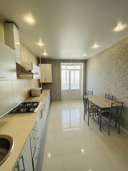 Квартира подобово: Сучасна квартира неподалік від центру