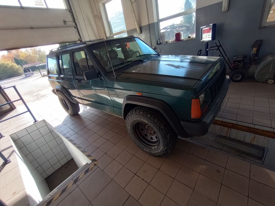 Jeep Cherokee
