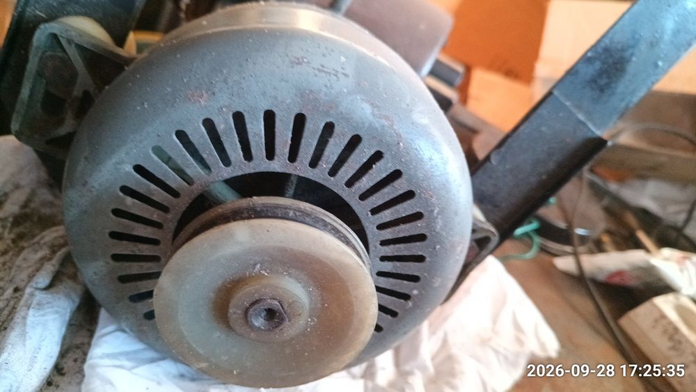 Silnik elektryczny Z.E.M.-EDA 220 V, 180 W, 1400 obr./min z kołem pasowym