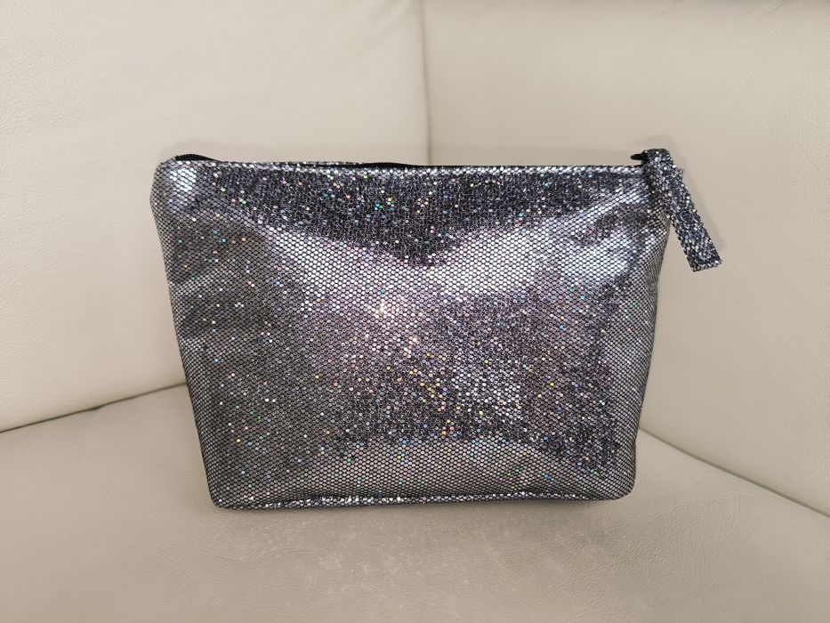 Zestaw kosmetyków + kosmetyczka soczewki kontaktowe kolorowe