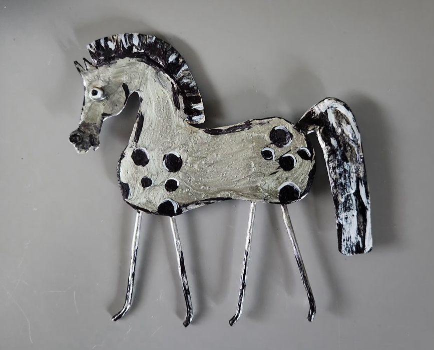 Broszka koń z metalu