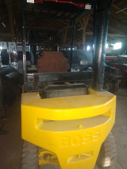 Дизельний навантажувач