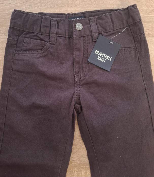 Nowe spodnie materiałowe chłopięce r.104