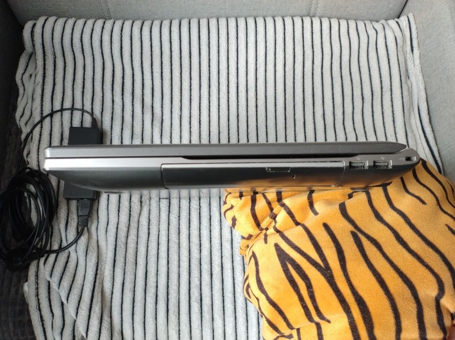 Laptop/ Notebook  Samsung Series5 NP550P7C Win8  17,3" i7