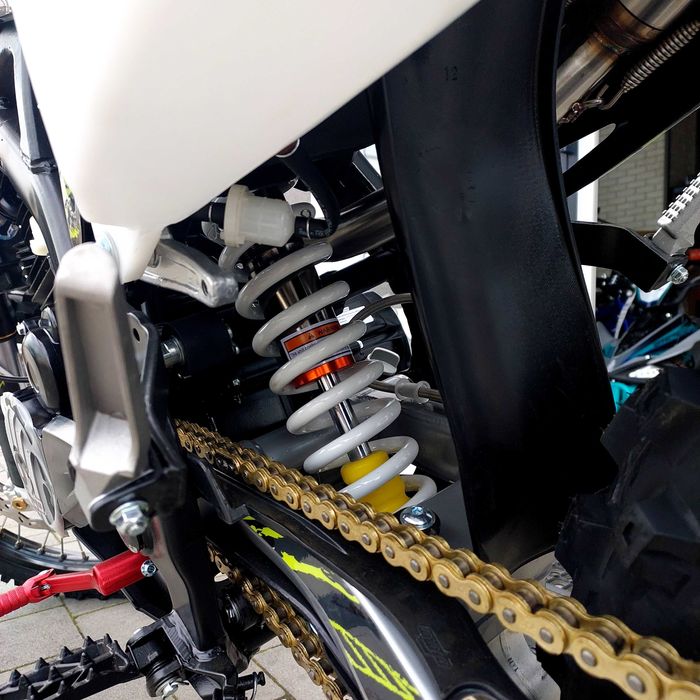 Мотоцикл BSE J4, 300 см3, 25 к.с., додатковий бак, гарантія, доставка