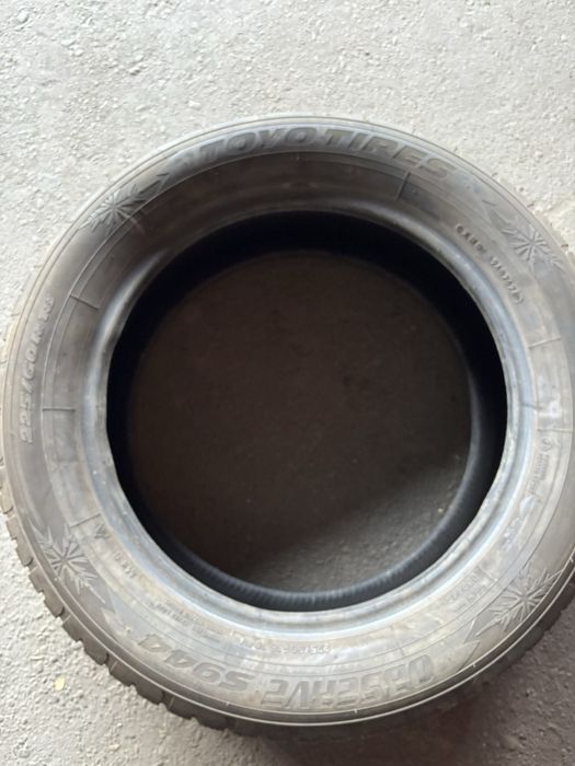 Шини 225/60 R18 пара Toyo , зима 7мм