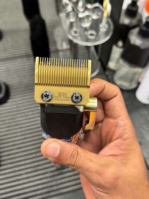 Máquina de corte JRl gold com base de carregamento