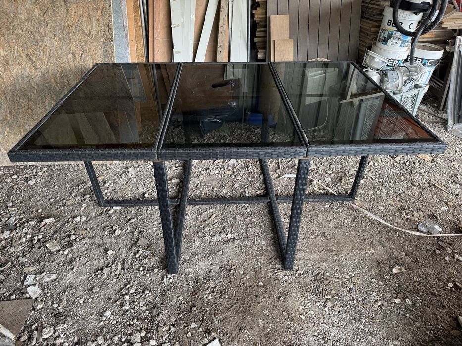 Mesa de jardim com tampo em vidro