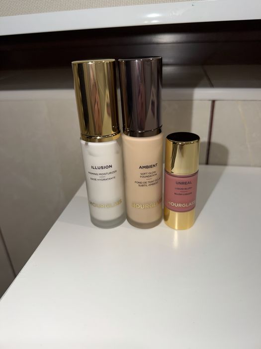 Hourglass тональний