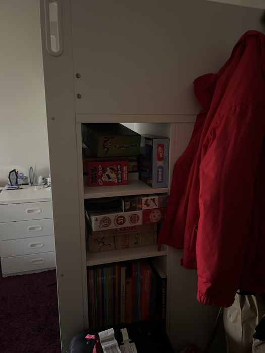 Cama com secretaria, colcão e cadeida IKEA