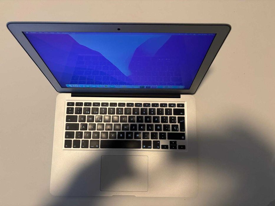 MacBook Air 13" (2017) — 8GB RAM /128GB SSD — Excelente Estado