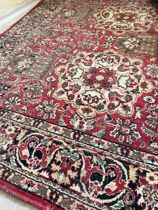 Ковер, большой красный