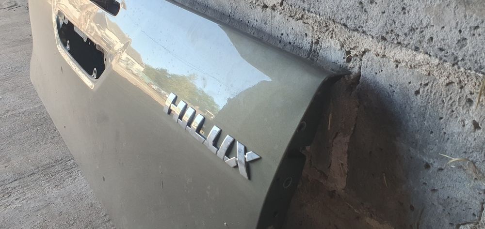 Burta/Klapa Toyota Hilux