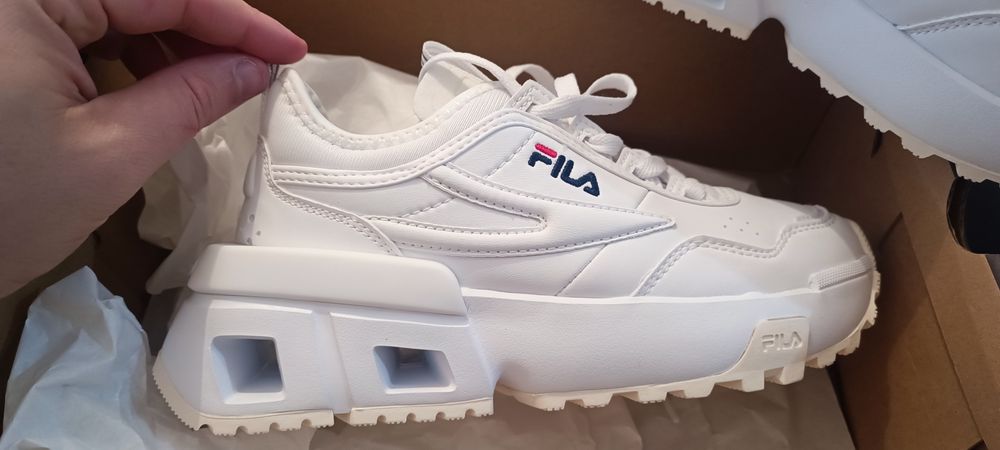 Ténis Mulher FILA UPGR8 - N36 (Novos)