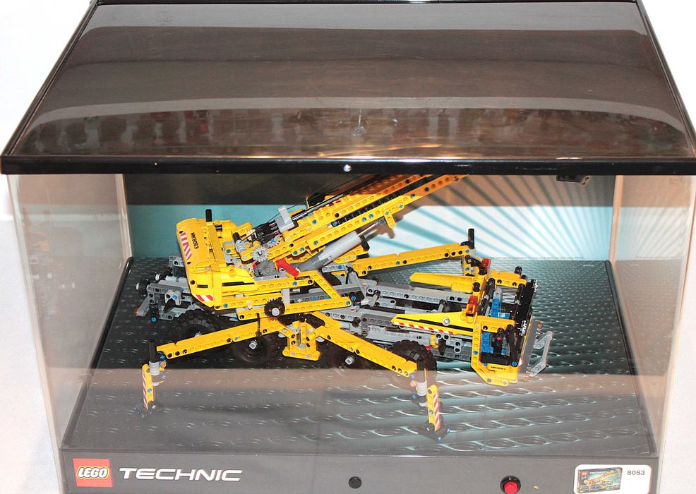 LEGO Gablota Technic z zestawem 8053